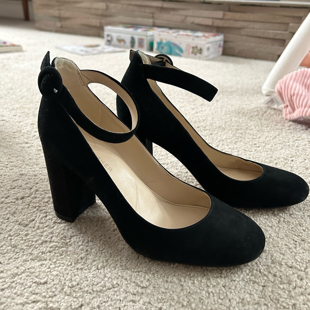 Marc Fisher Women’s Pumps with ankle strap. Size 6 Black